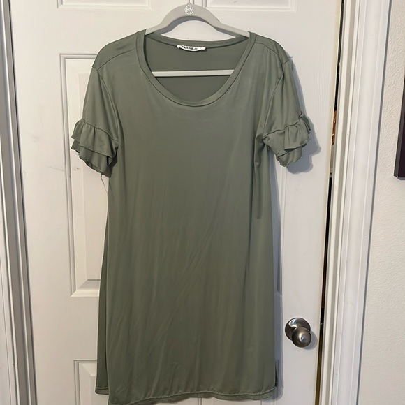 2 Boutique Dresses - Picture 2 of 8